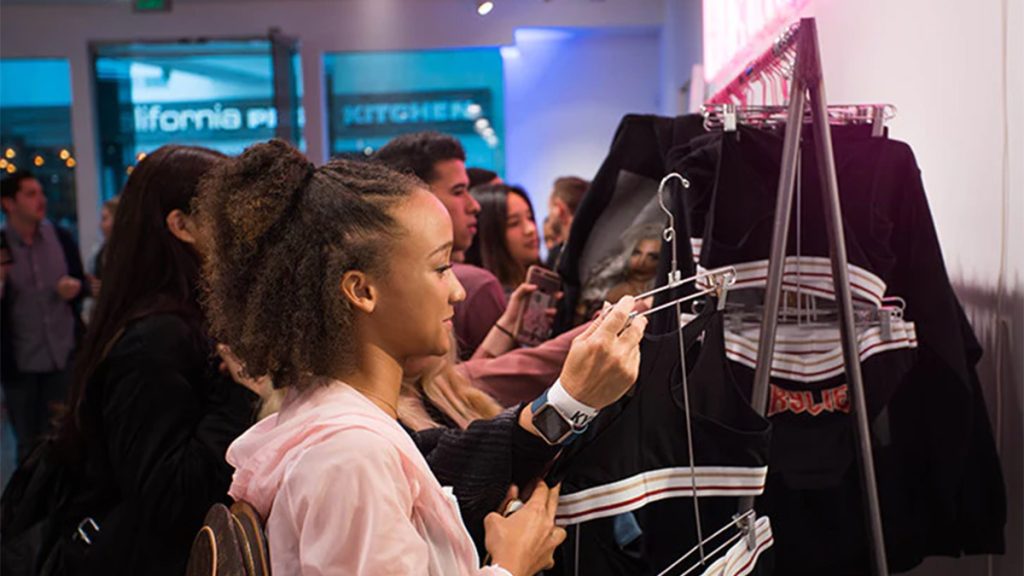 kylie jenner pop up shoppers, Laboratoire cosmétique Maroc