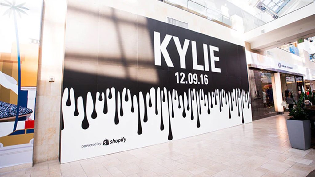 kylie jenner popup exterior, Laboratoire cosmétique Maroc