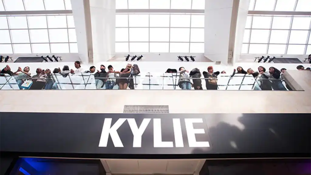 kylie jenner popup mall, Laboratoire cosmétique Maroc
