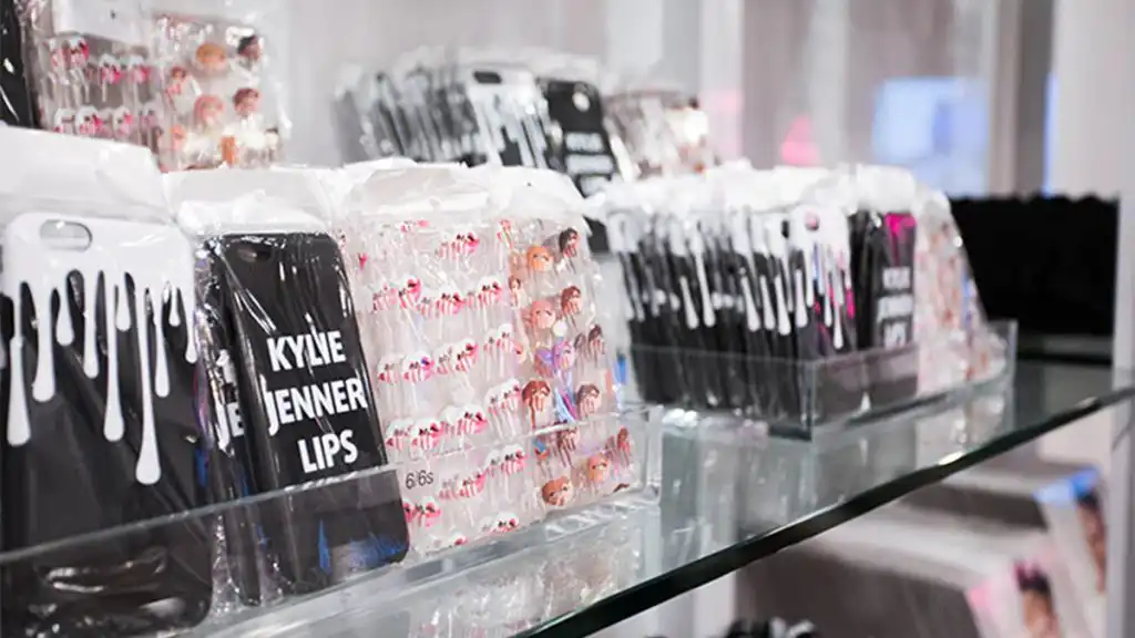 kylie jenner popup phone cases, Laboratoire cosmétique Maroc