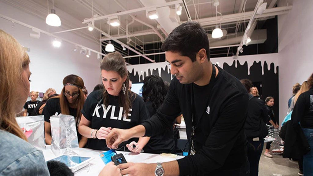 kylie jenner popup pos, Laboratoire cosmétique Maroc