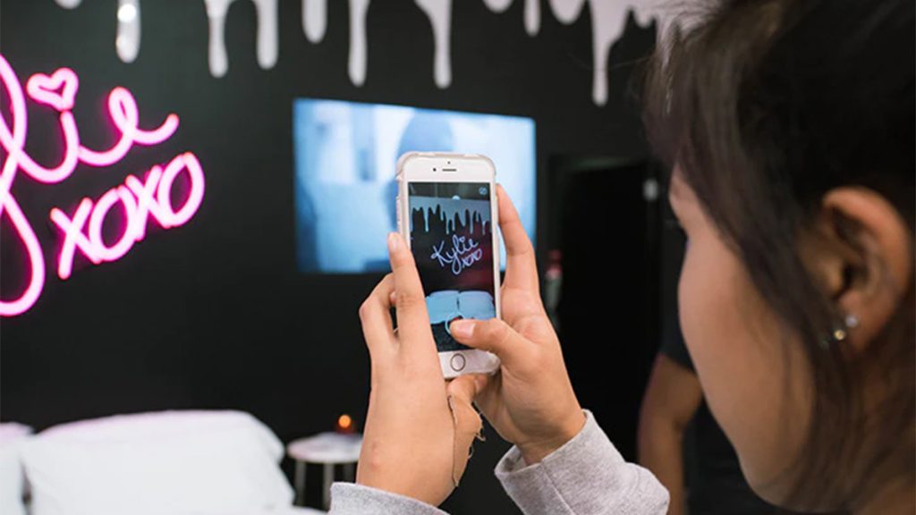 kylie jenner popup selfie, Laboratoire cosmétique Maroc