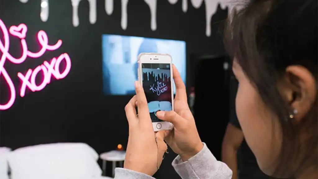 kylie jenner popup selfie, Laboratoire cosmétique Maroc